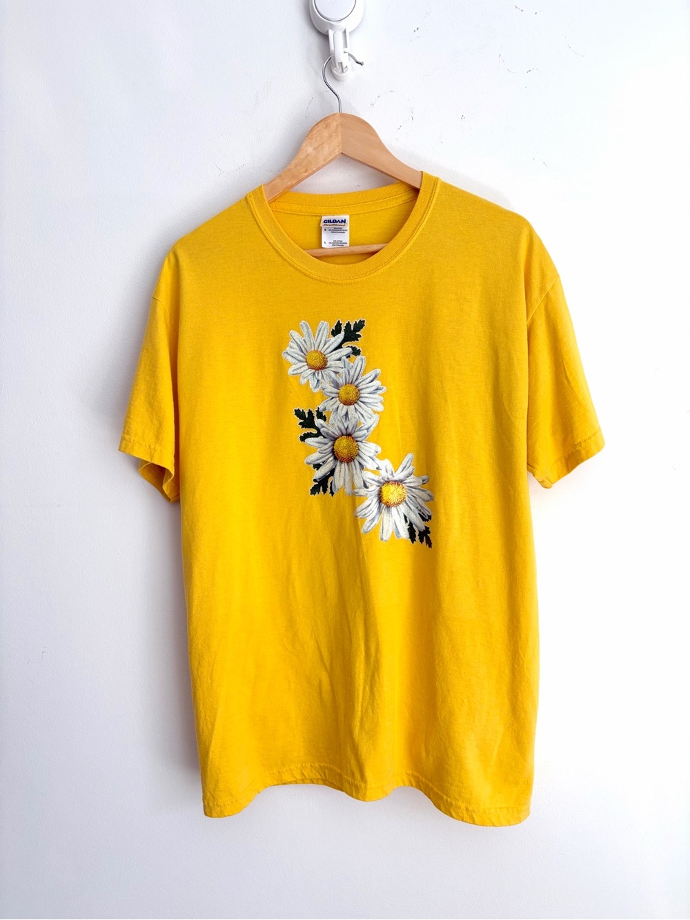 Vintage Y2K Gildan Yellow Daisy Sparkle Graphic Tee Dopamine L